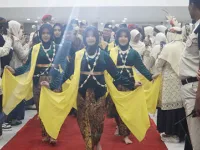 TIM SENI LASKAR BAMBU RUNCING SMA MUHAMMADIYAH 1 MUNTILAN TAMPIL DI PEMBUKAAN MUKTAMAR NASYIATUL AISYIYAH KE-15